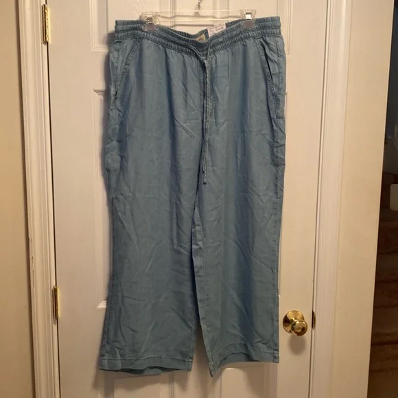 Brand New St John’s Bay Light Handsand Crop Pants…size XL - Picture 1 of 5